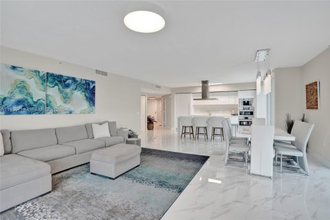 Condo in Sunny Isles Beach, Florida, 3 bedrooms № 2089742 - photo 6