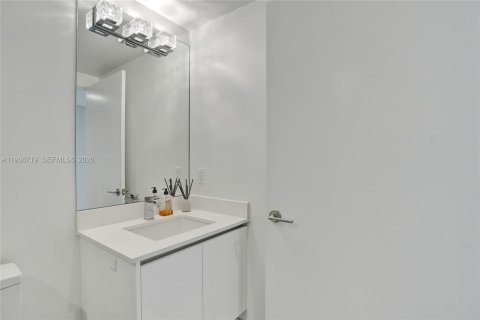 Condo in Sunny Isles Beach, Florida, 3 bedrooms № 2089742 - photo 23