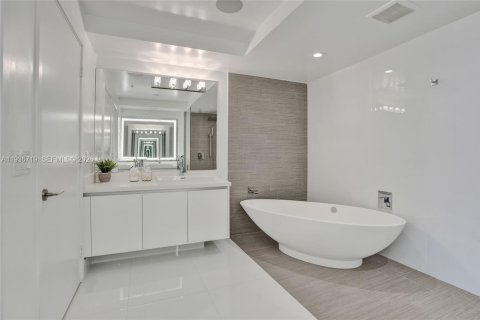 Condo in Sunny Isles Beach, Florida, 3 bedrooms № 2089742 - photo 27