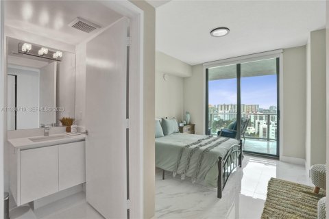 Condo in Sunny Isles Beach, Florida, 3 bedrooms № 2089742 - photo 17