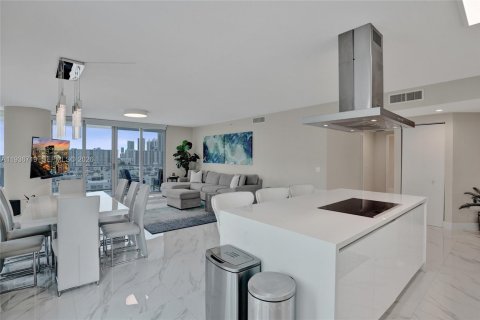 Condo in Sunny Isles Beach, Florida, 3 bedrooms № 2089742 - photo 10