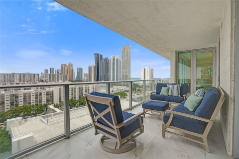 Condo in Sunny Isles Beach, Florida, 3 bedrooms № 2089742 - photo 2