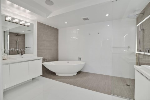 Condo in Sunny Isles Beach, Florida, 3 bedrooms № 2089742 - photo 25