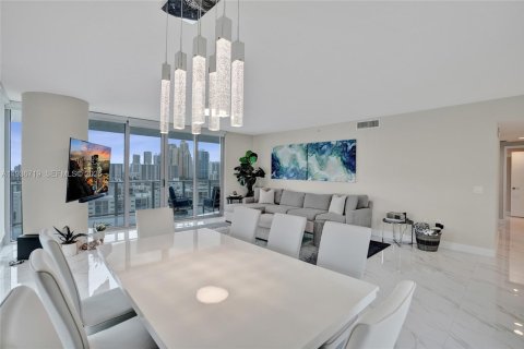 Condo in Sunny Isles Beach, Florida, 3 bedrooms № 2089742 - photo 11