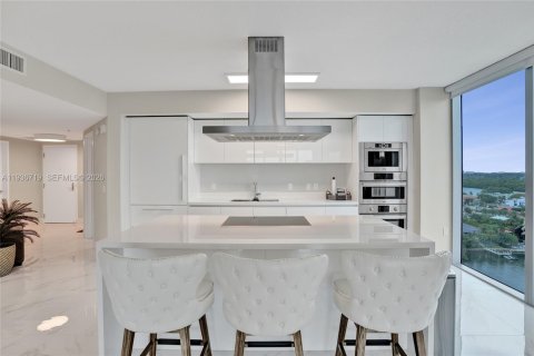 Condo in Sunny Isles Beach, Florida, 3 bedrooms № 2089742 - photo 9