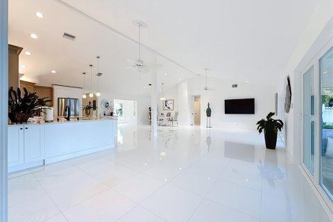 House in Clearwater, Florida 3 bedrooms, 223.8 sq.m. № 2225536 - photo 22