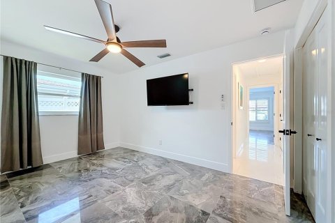 House in Clearwater, Florida 3 bedrooms, 223.8 sq.m. № 2225536 - photo 25