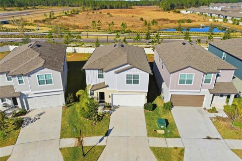 Villa ou maison à vendre à Zephyrhills, Floride: 5 chambres, 205.96 m2 № 2210945 - photo 3