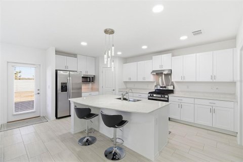 Villa ou maison à vendre à Zephyrhills, Floride: 5 chambres, 205.96 m2 № 2210945 - photo 5