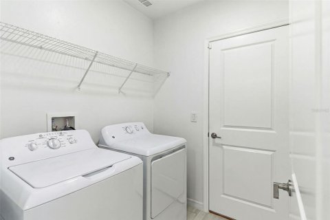 Villa ou maison à vendre à Zephyrhills, Floride: 5 chambres, 205.96 m2 № 2210945 - photo 11