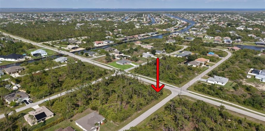 Land in Port Charlotte, Florida № 2158850