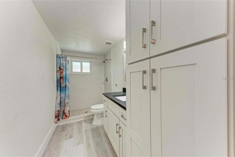 Casa en venta en Bradenton, Florida, 6 dormitorios, 263.29 m2 № 1364720 - foto 24