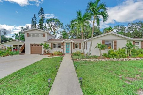 Casa en venta en Bradenton, Florida, 6 dormitorios, 263.29 m2 № 1364720 - foto 2