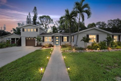 Casa en venta en Bradenton, Florida, 6 dormitorios, 263.29 m2 № 1364720 - foto 1