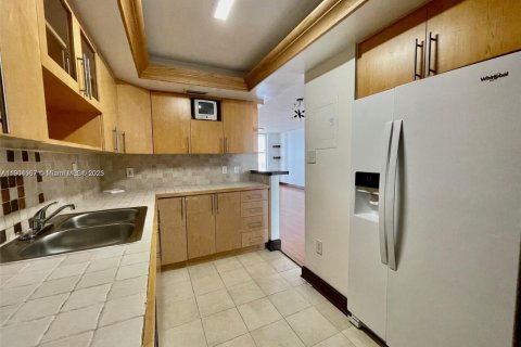 Кондоминиум с 1 спальней в Авентура, Флорида № 1956565