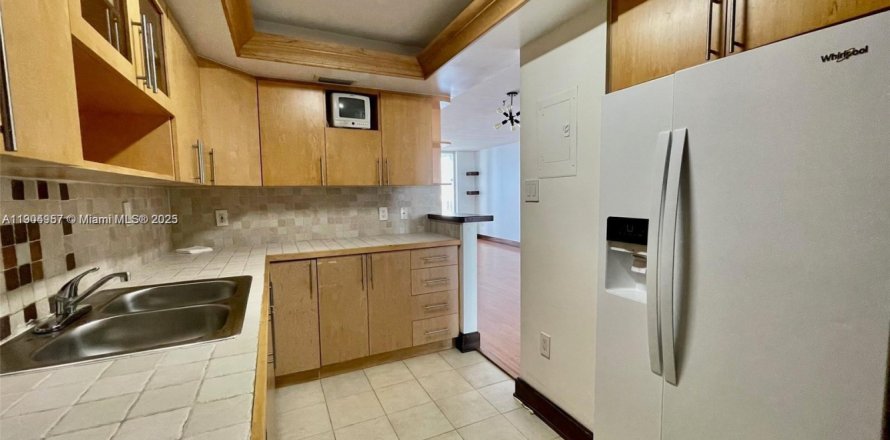 Кондоминиум с 1 спальней в Авентура, Флорида № 1956565