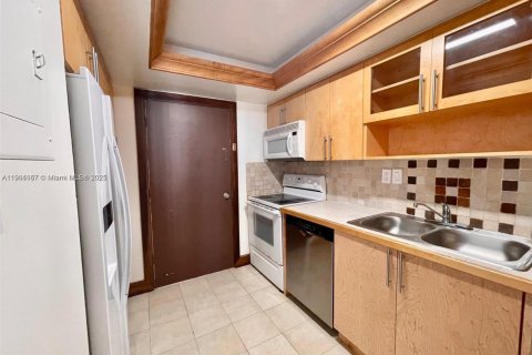 Снять в аренду кондоминиум в Авентура, Флорида 1 спальня, 66.61м2, № 1956565 - фото 2