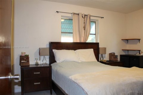 House in Pembroke Pines, Florida 4 bedrooms, 135.27 sq.m. № 1857322 - photo 12