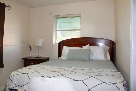 House in Pembroke Pines, Florida 4 bedrooms, 135.27 sq.m. № 1857322 - photo 11
