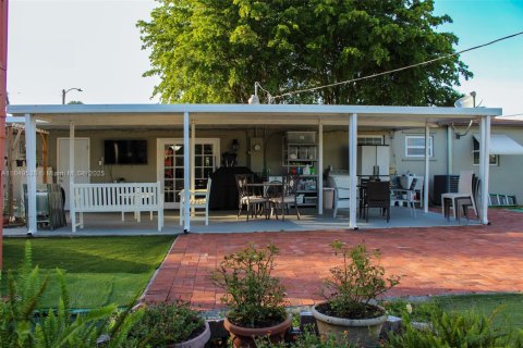 House in Pembroke Pines, Florida 4 bedrooms, 135.27 sq.m. № 1857322 - photo 23