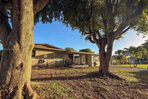 House in Pembroke Pines, Florida 4 bedrooms, 135.27 sq.m. № 1857322 - photo 3