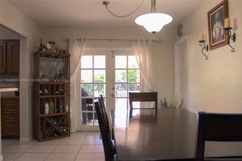 House in Pembroke Pines, Florida 4 bedrooms, 135.27 sq.m. № 1857322 - photo 10
