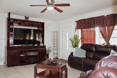 House in Pembroke Pines, Florida 4 bedrooms, 135.27 sq.m. № 1857322 - photo 6