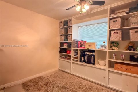 House in Pembroke Pines, Florida 4 bedrooms, 135.27 sq.m. № 1857322 - photo 15