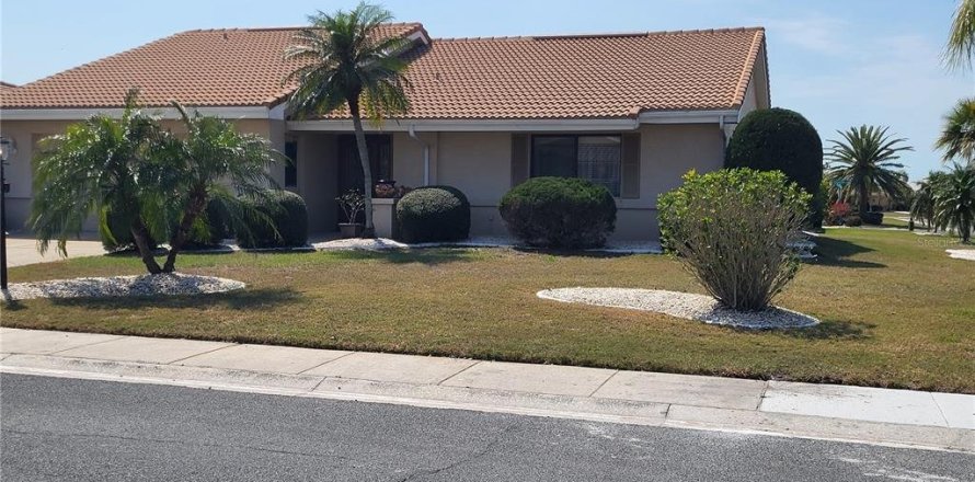 House in Sun City Center, Florida 2 bedrooms, 172.89 sq.m. № 1558366