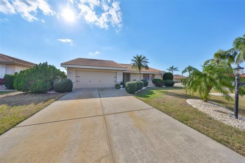 House in Sun City Center, Florida 2 bedrooms, 172.89 sq.m. № 1558366 - photo 3
