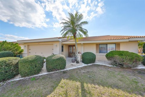 House in Sun City Center, Florida 2 bedrooms, 172.89 sq.m. № 1558366 - photo 5