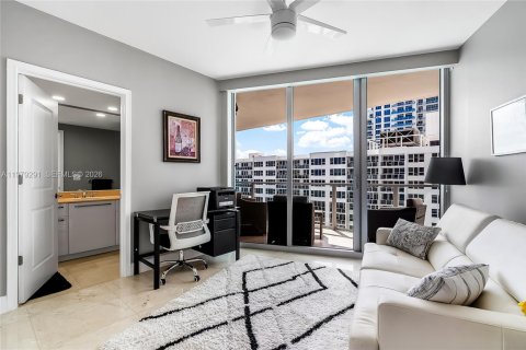 Condo in Hollywood, Florida, 3 bedrooms  № 2046191 - photo 18