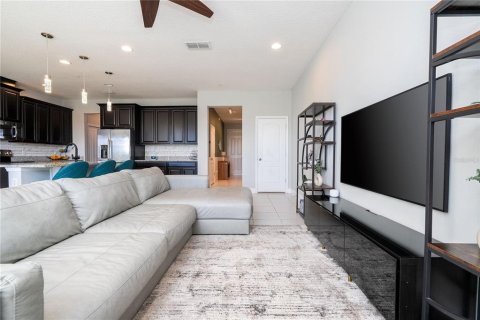 Townhouse in Winter Garden, Florida 3 bedrooms, 186.92 sq.m. № 2388218 - photo 23