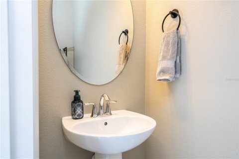 Townhouse in Winter Garden, Florida 3 bedrooms, 186.92 sq.m. № 2388218 - photo 13