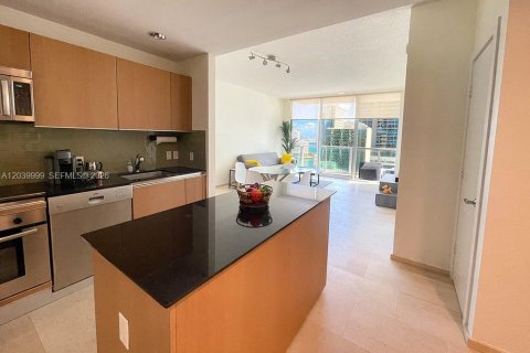 Condo in Miami, Florida, 1 bedroom № 2086400 - photo 11