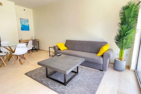 Condo in Miami, Florida, 1 bedroom № 2086400 - photo 2