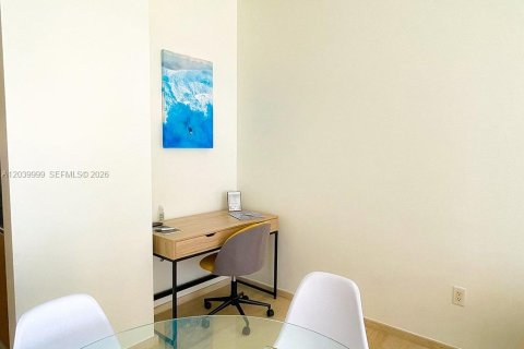 Condo in Miami, Florida, 1 bedroom № 2086400 - photo 12