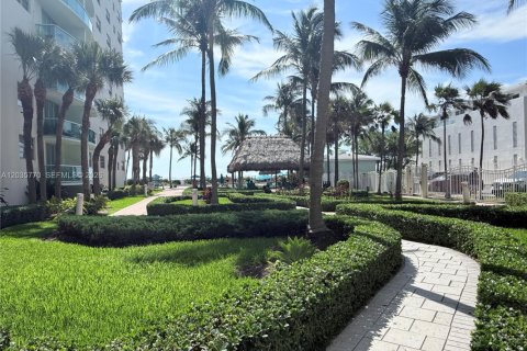 Appartement à louer à Hollywood, Floride: 1 chambre, 75.44 m2 № 2181332 - photo 12