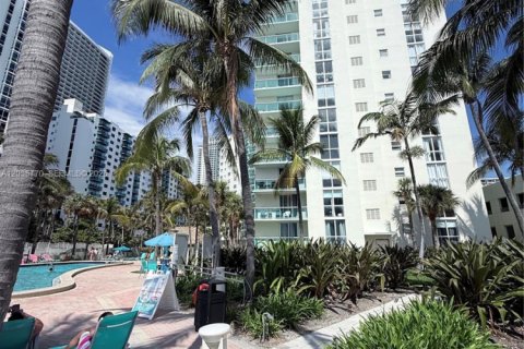 Appartement à louer à Hollywood, Floride: 1 chambre, 75.44 m2 № 2181332 - photo 14