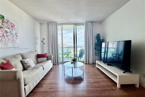 Appartement à louer à Hollywood, Floride: 1 chambre, 75.44 m2 № 2181332 - photo 4