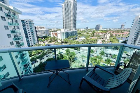 Appartement à louer à Hollywood, Floride: 1 chambre, 75.44 m2 № 2181332 - photo 3