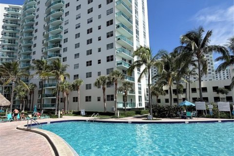Appartement à Hollywood, Floride 1 chambre, 75.44 m2 № 2181332