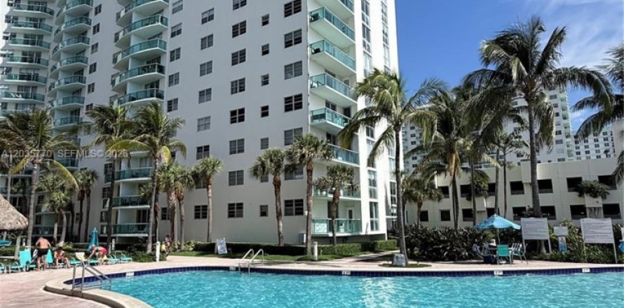 Appartement à Hollywood, Floride 1 chambre, 75.44 m2 № 2181332