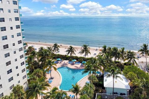 Appartement à louer à Hollywood, Floride: 1 chambre, 75.44 m2 № 2181332 - photo 2
