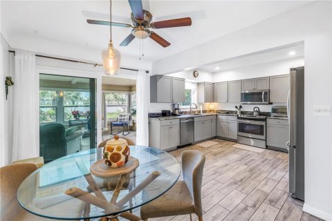 House in Saint Petersburg, Florida 2 bedrooms, 124.86 sq.m. № 1734228 - photo 23