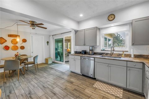 House in Saint Petersburg, Florida 2 bedrooms, 124.86 sq.m. № 1734228 - photo 18