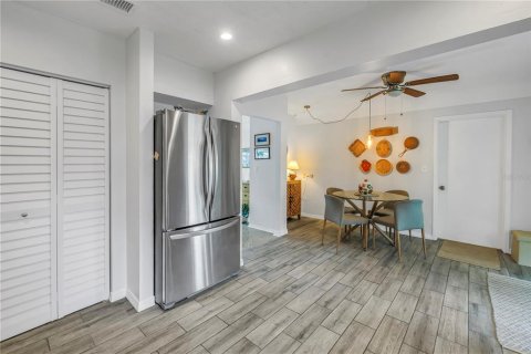 House in Saint Petersburg, Florida 2 bedrooms, 124.86 sq.m. № 1734228 - photo 19