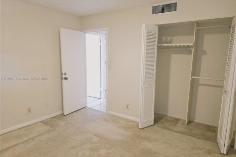 Купить кондоминиум в Лодердейл-Лейкс, Флорида 2 спальни, 96.99м2, № 2012664 - фото 8