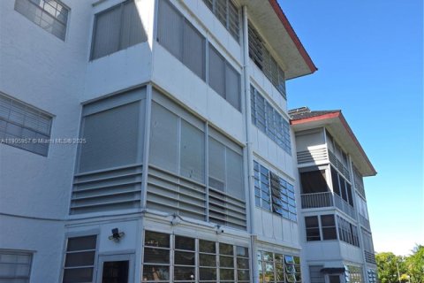 Купить кондоминиум в Лодердейл-Лейкс, Флорида 2 спальни, 96.99м2, № 2012664 - фото 4