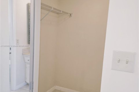 Купить кондоминиум в Лодердейл-Лейкс, Флорида 2 спальни, 96.99м2, № 2012664 - фото 10